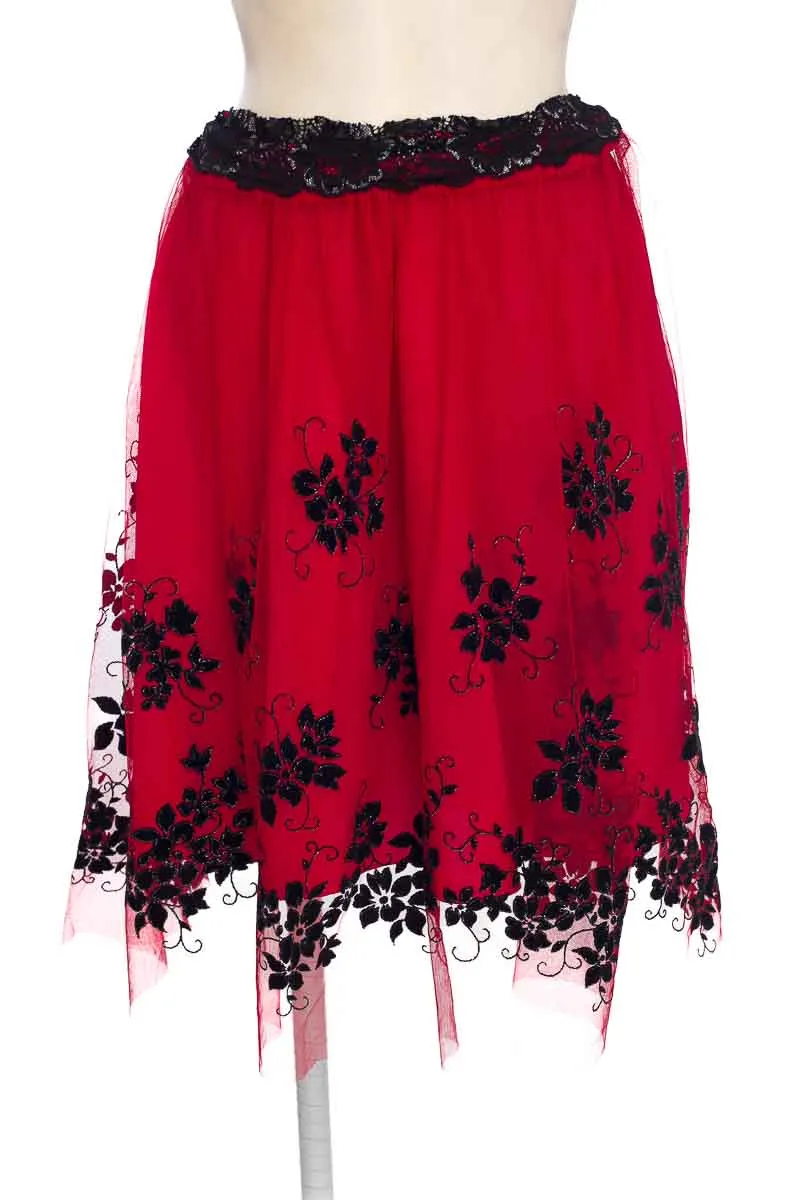FALDA COLOR ROJO  CLOSEANDO
