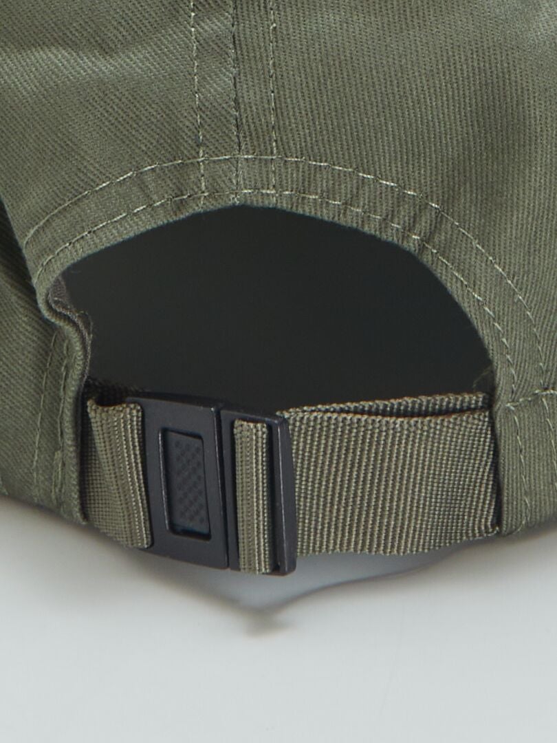 GORRA COLORBLOCK CON ESTAMPADO  VERDE