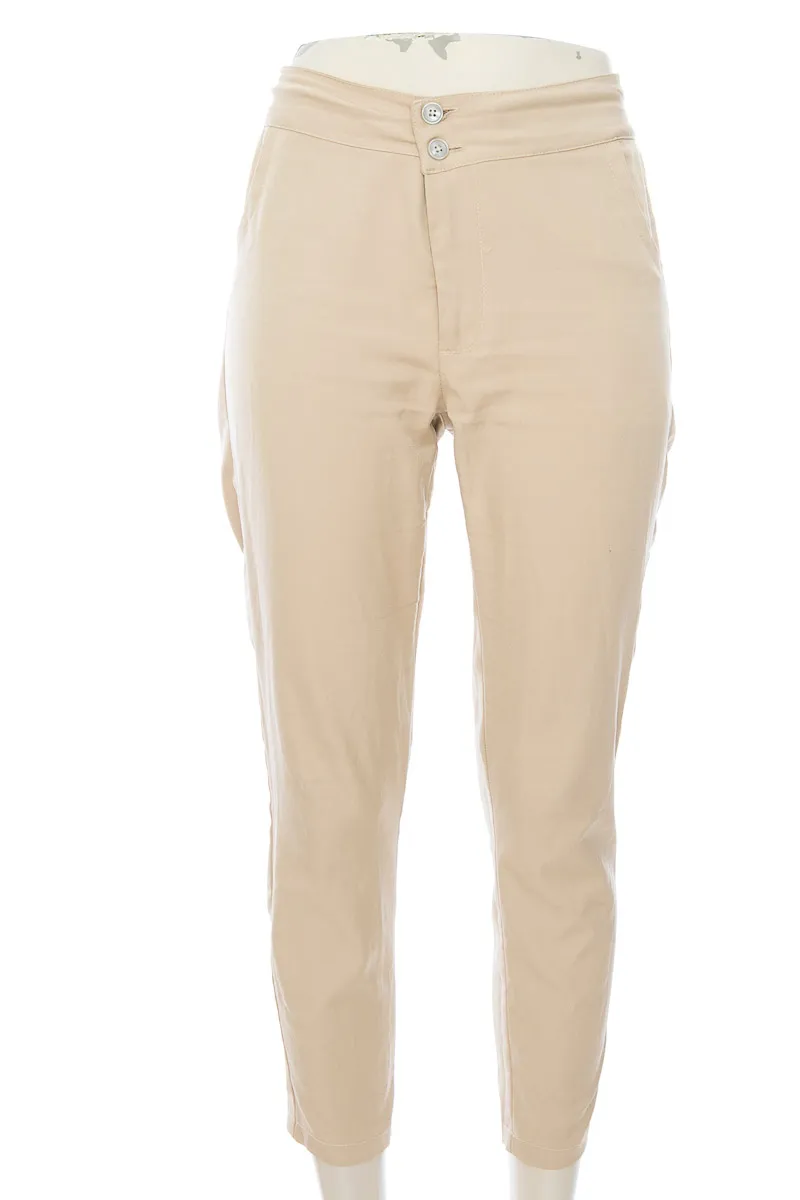 PANTALóN COLOR BEIGE  CLOSEANDO