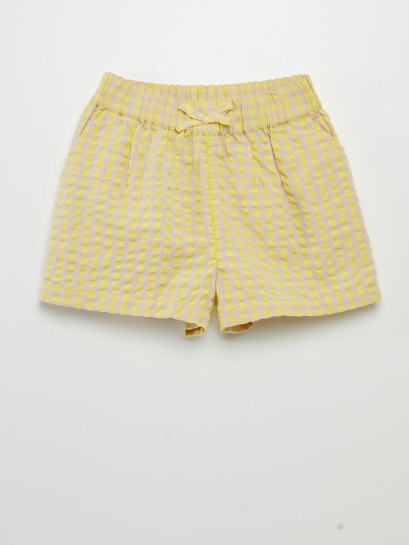 PANTALóN CORTO GOFRADO DE CUADROS  AMARILLO