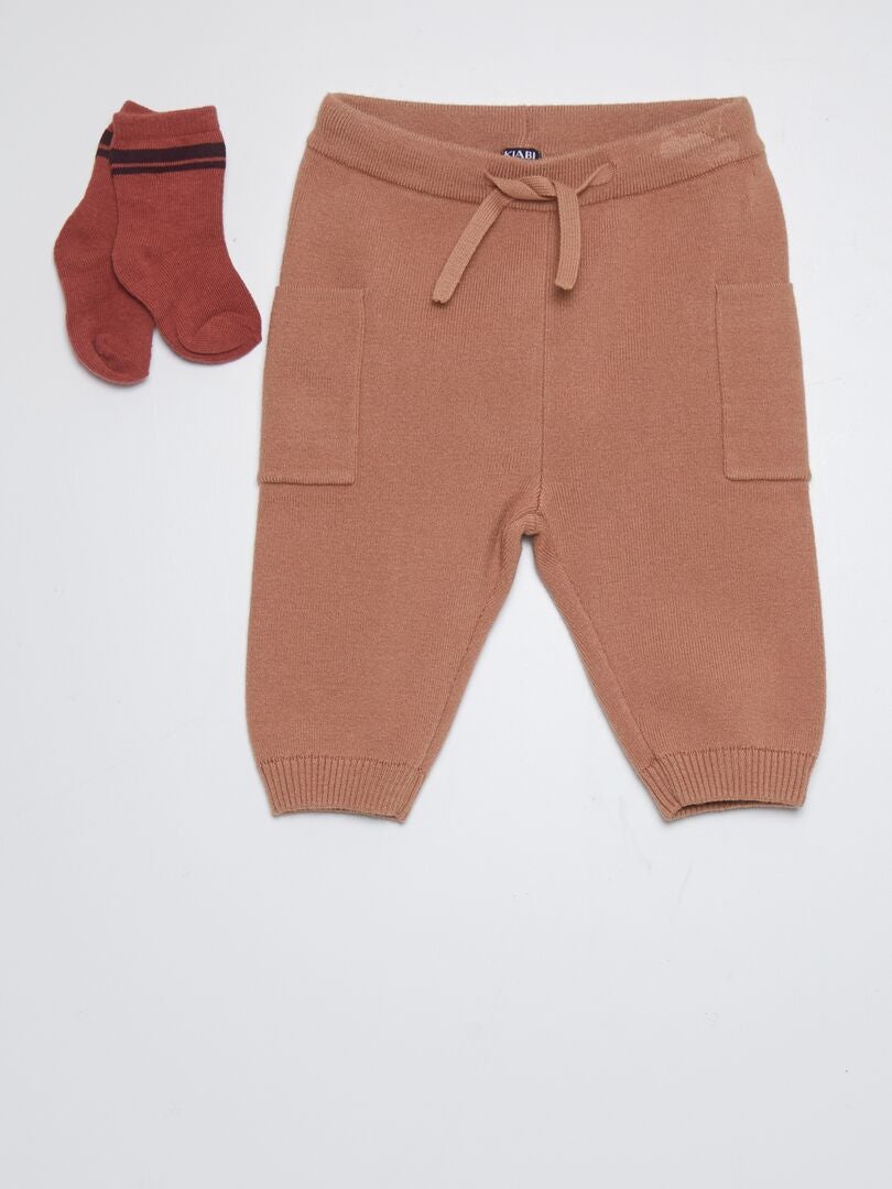 PANTALóN DE JOGGING CON BOLSILLOS DE PARCHE + CALCETINES  MARRON