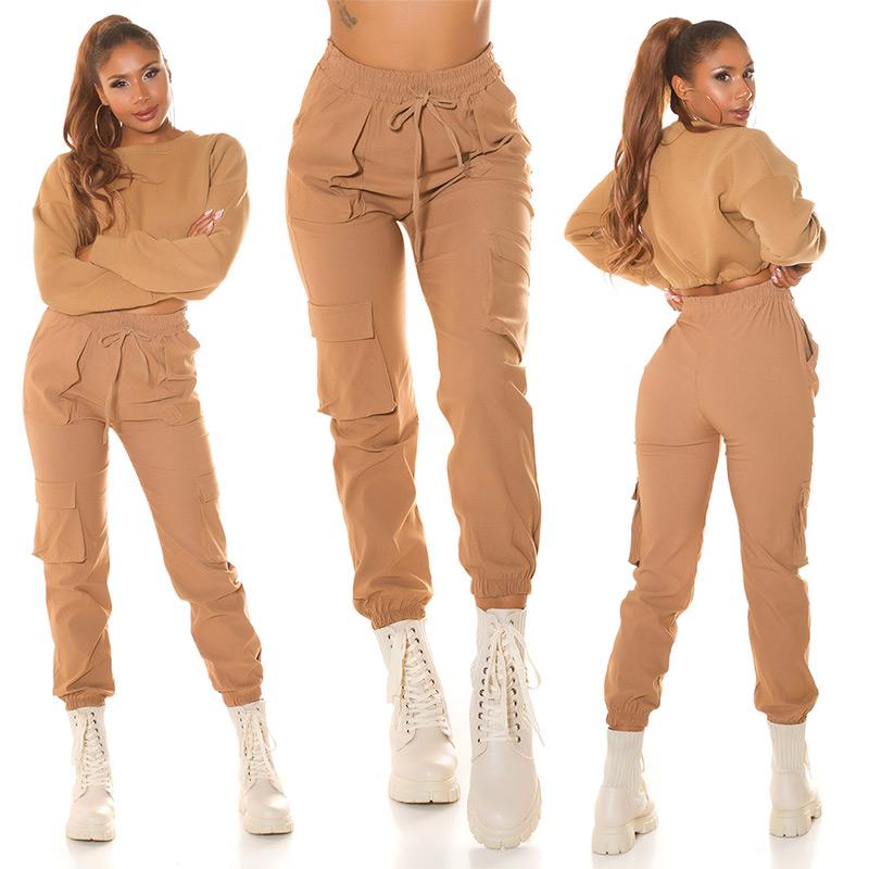 Pantalón jogger cargo y goma capuchino