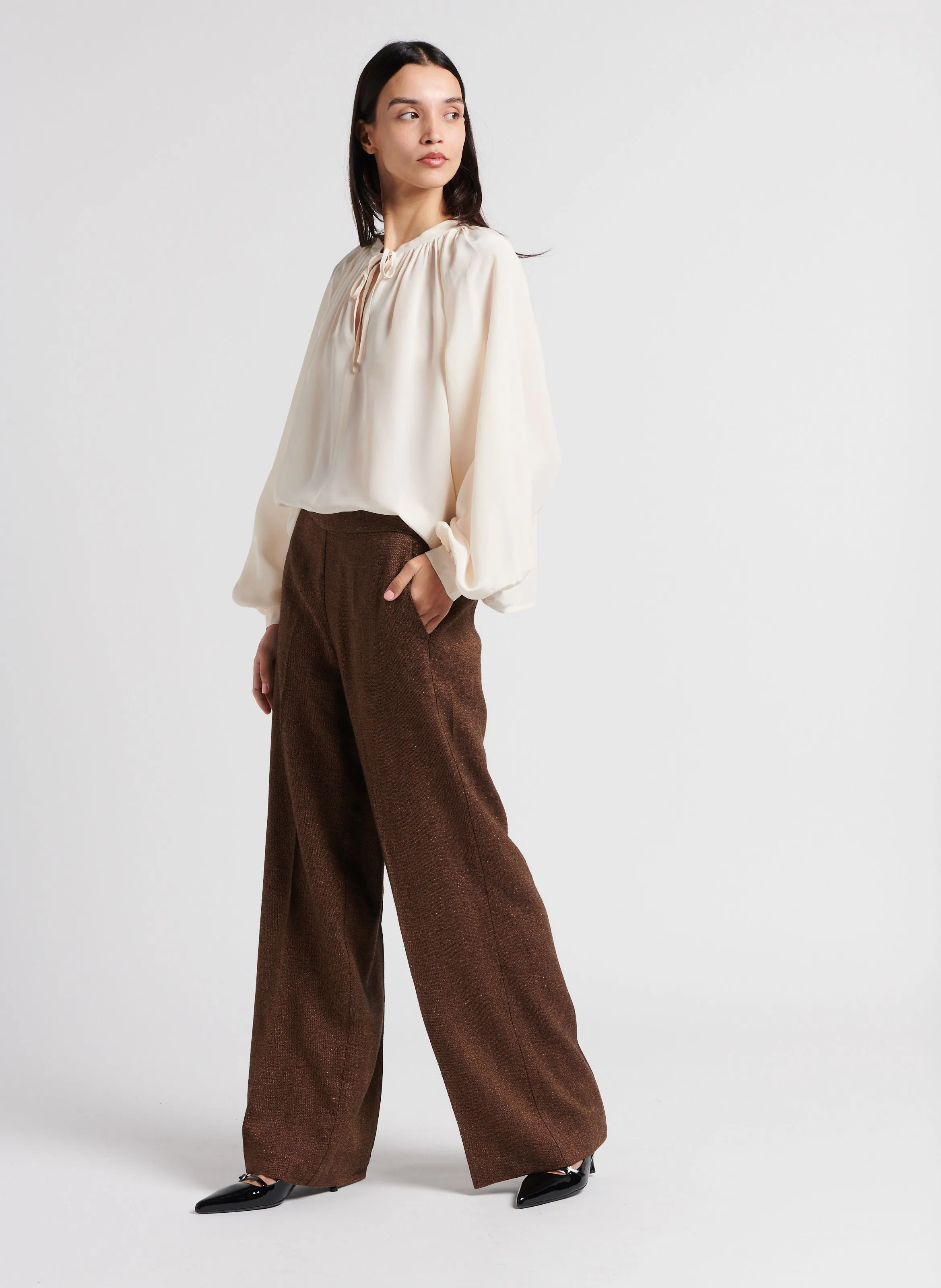 PUEBLO  PANTALóN EVASé DE TALLE ALTO EN MARRON
