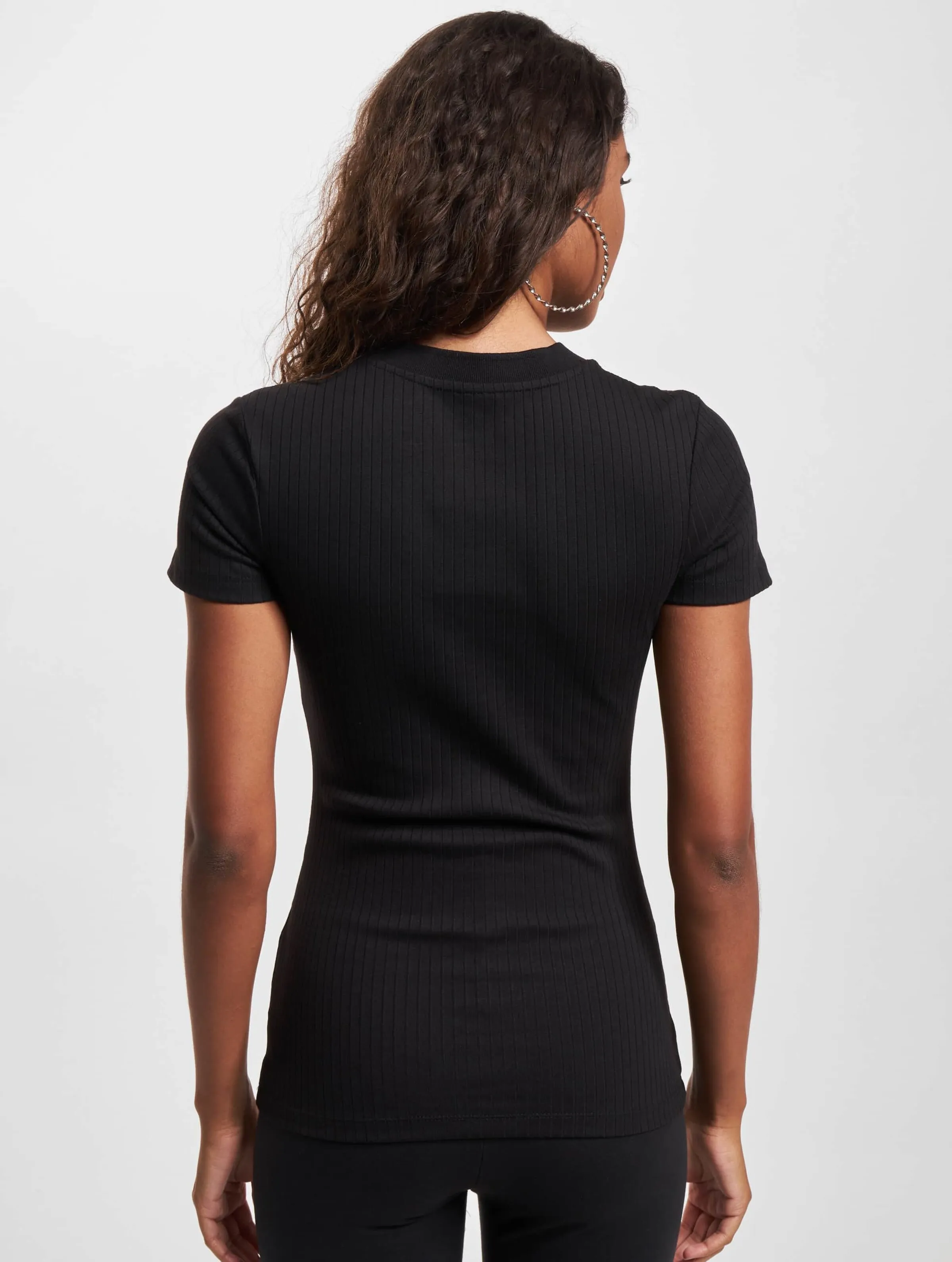 PUMA CLASSICS RIBBED V NECK SLIM TSHIRT