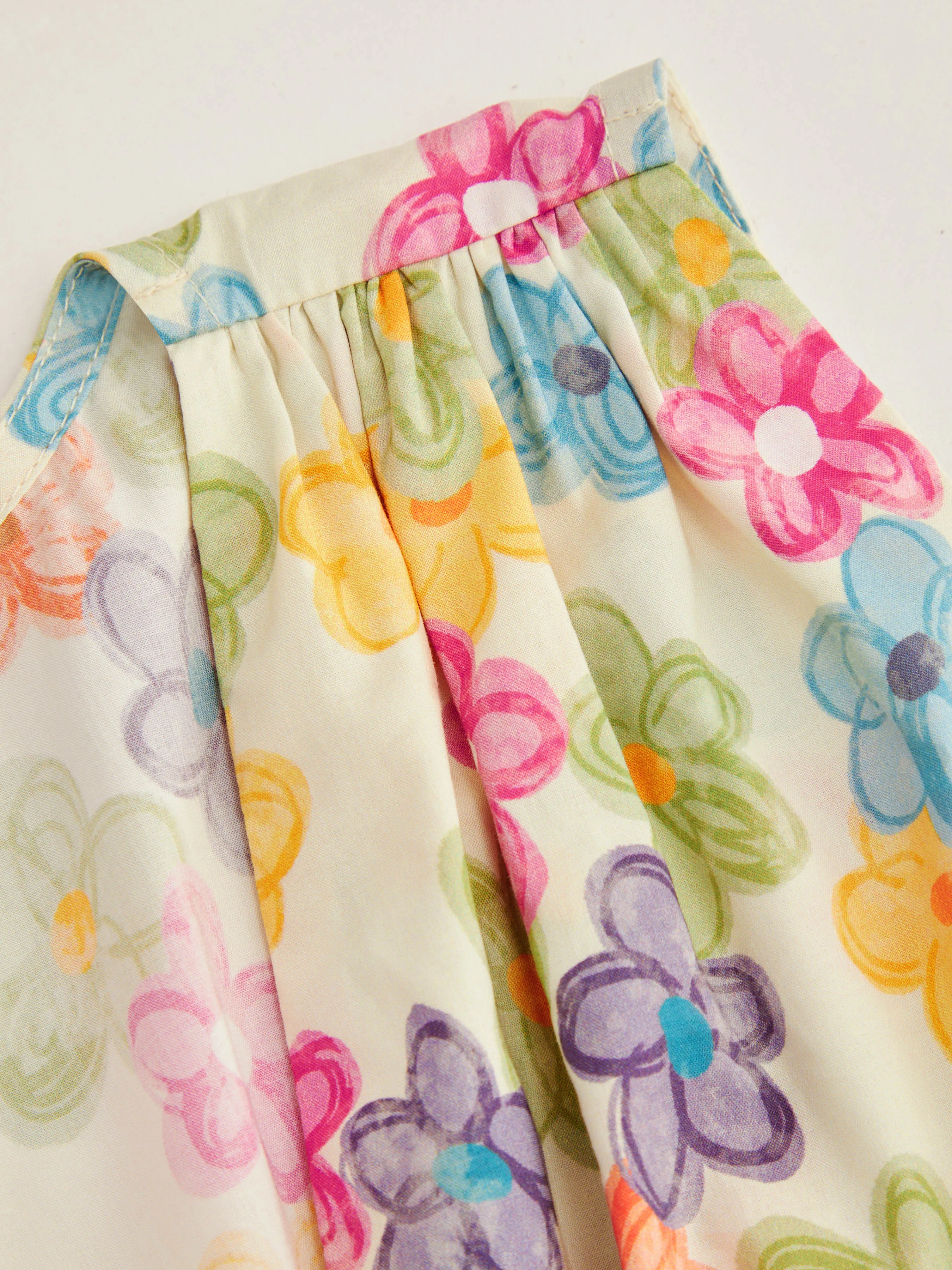 Top Corto de Tirantes con Escote en V, Nudo y Volantes Florales