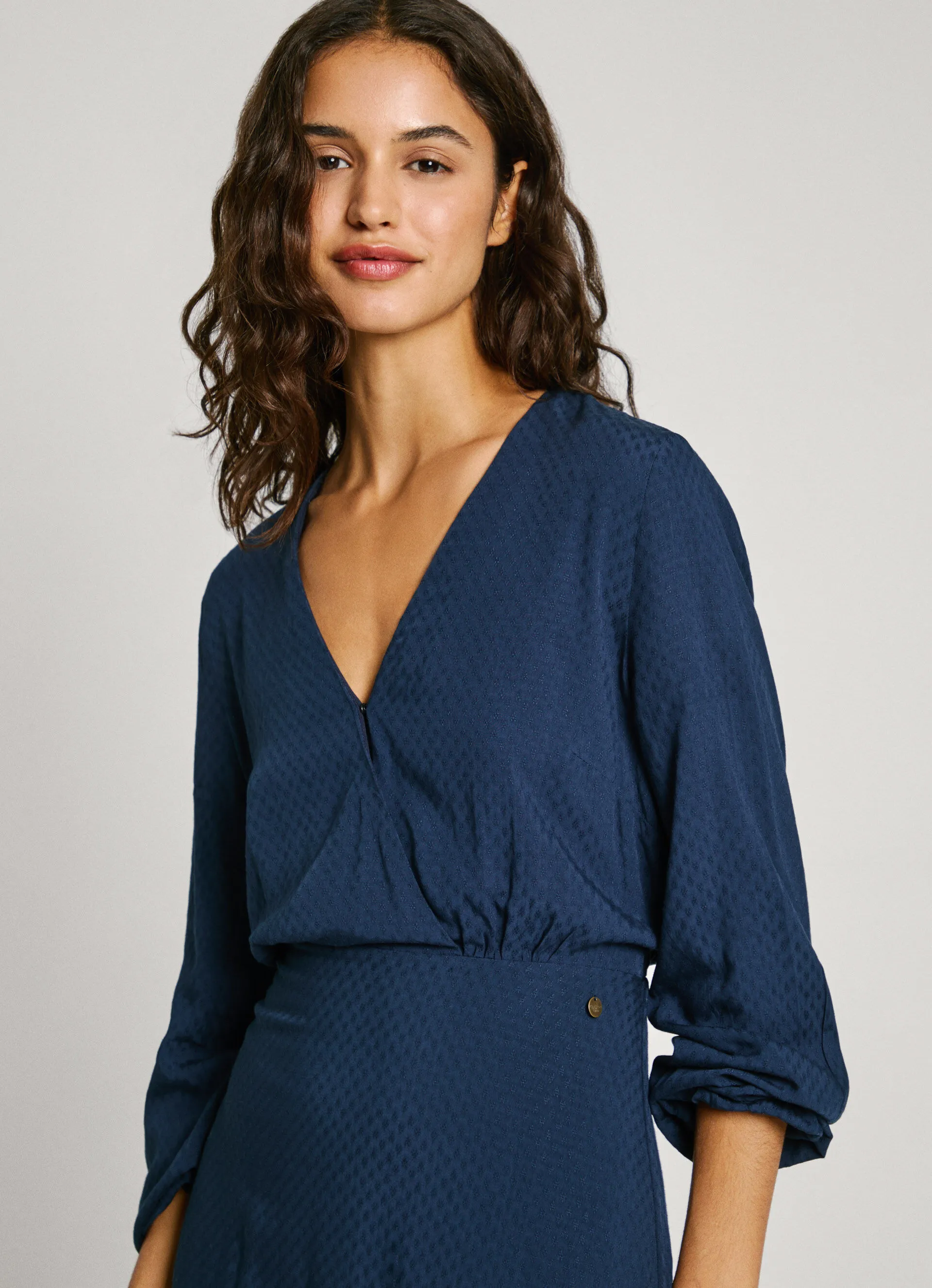 vestido corto cuello pico