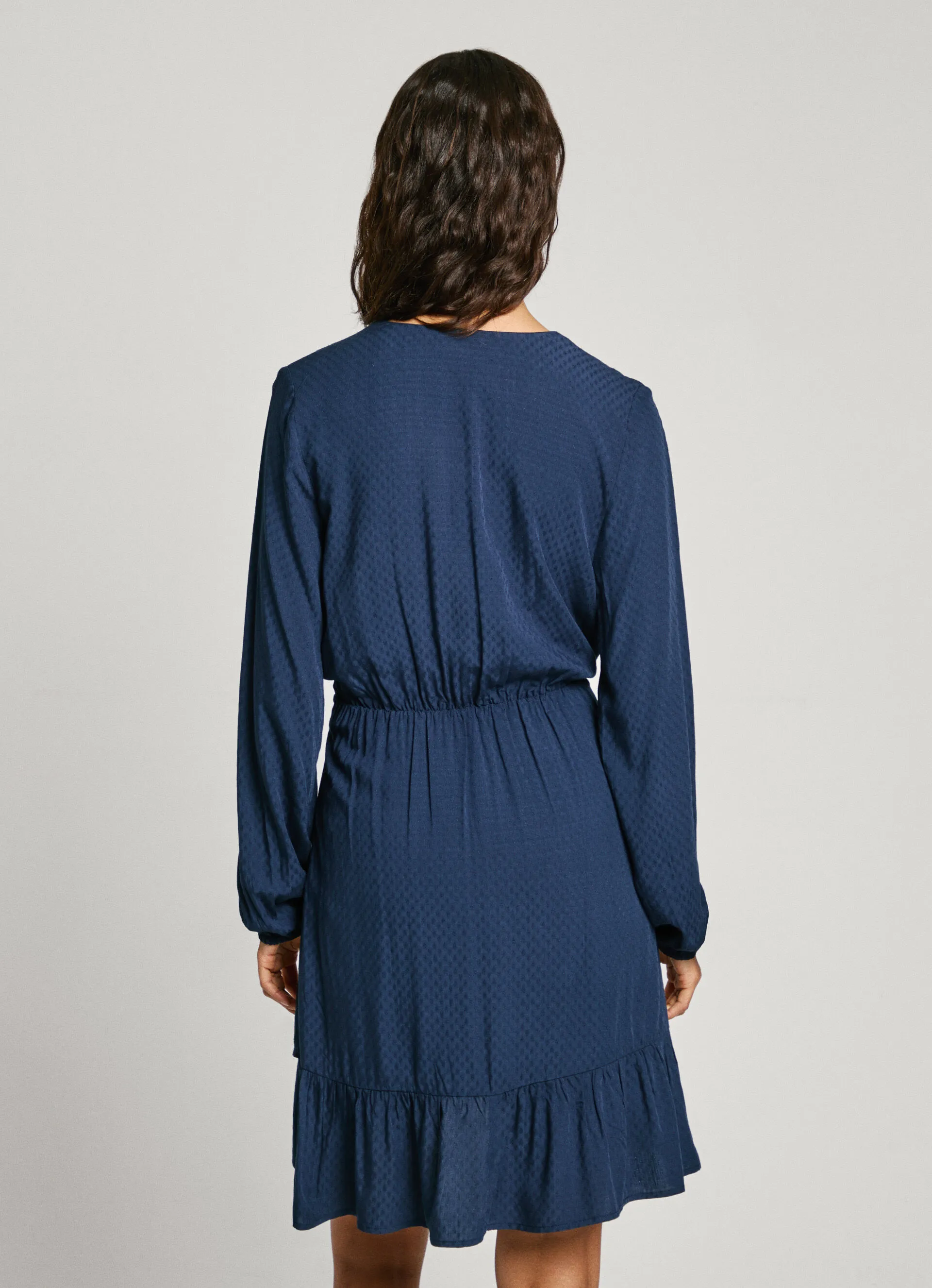 vestido corto cuello pico