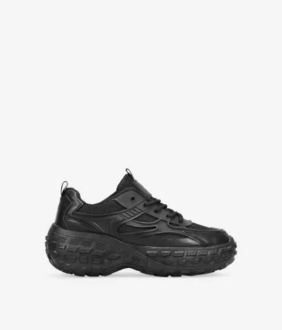 Zapatillas con plataforma negras estilo deportivo