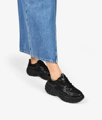 Zapatillas con plataforma negras estilo deportivo