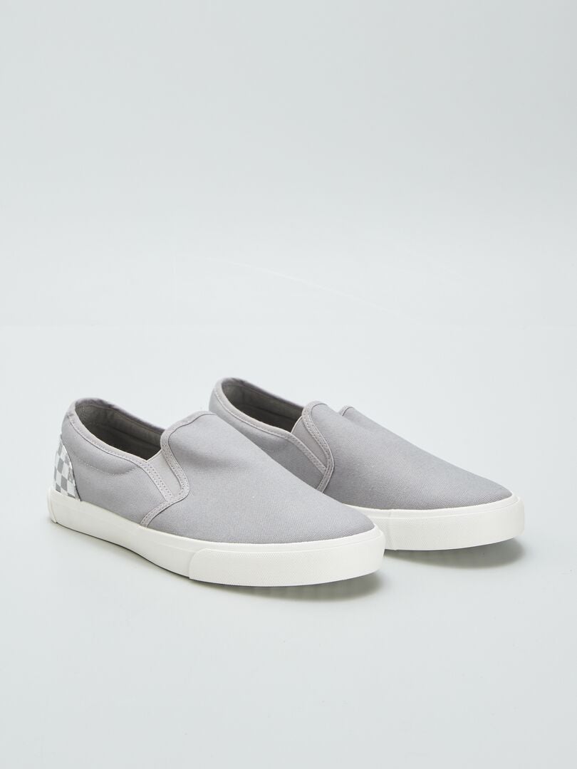 ZAPATILLAS 'SLIPON' CON DETALLE  GRIS