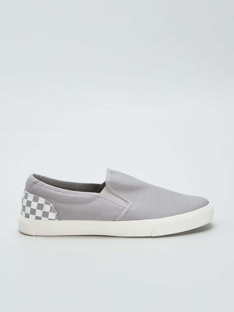 ZAPATILLAS 'SLIPON' CON DETALLE  GRIS