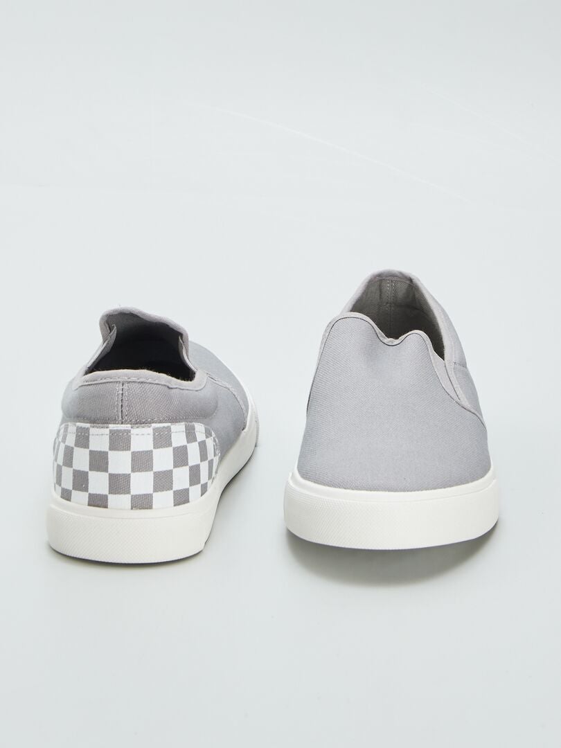 ZAPATILLAS 'SLIPON' CON DETALLE  GRIS