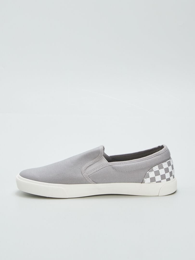 ZAPATILLAS 'SLIPON' CON DETALLE  GRIS