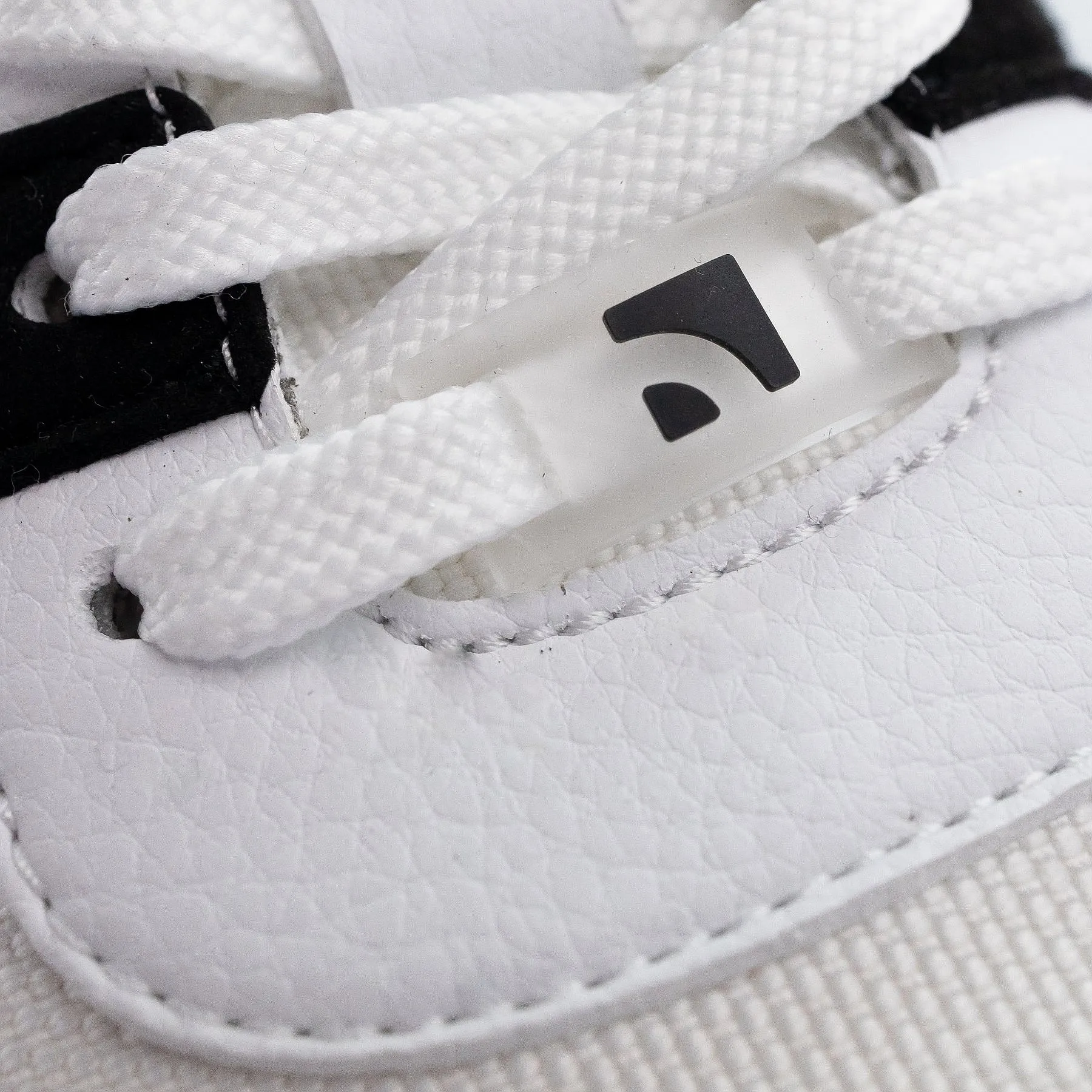 ZAPATOS BAREBARICS ZING  WHITE & BLACK